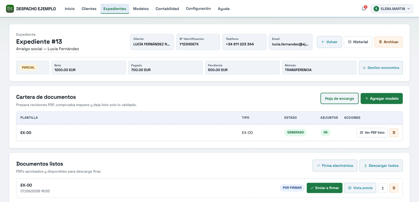 Ficha de expediente en SwiftProcess: cliente, estado de pago, cartera de documentos y documentos listos para firmar.